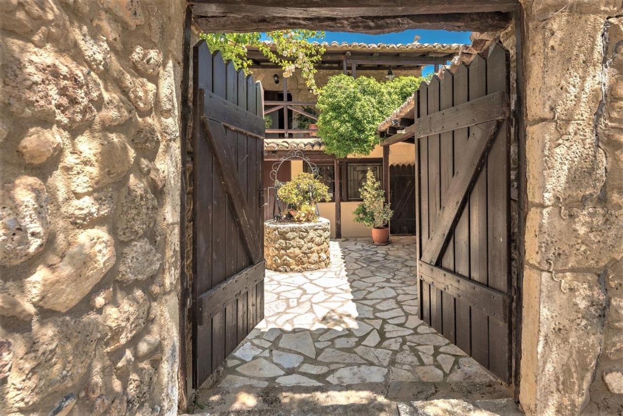 Ampelos Estate * Akrata